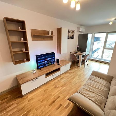 Airport Flyhub Chic Apartment Iasi Exterior foto