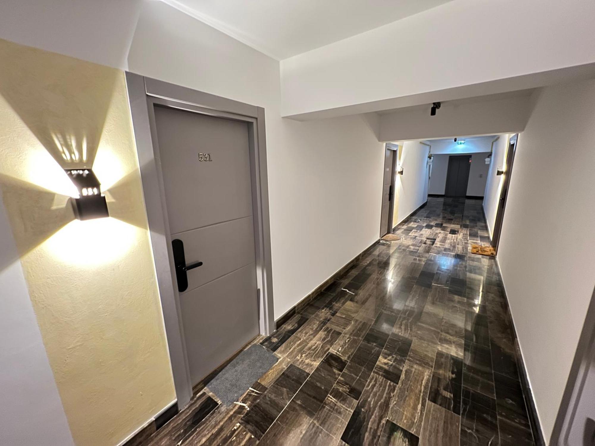 Airport Flyhub Chic Apartment Iasi Exterior foto