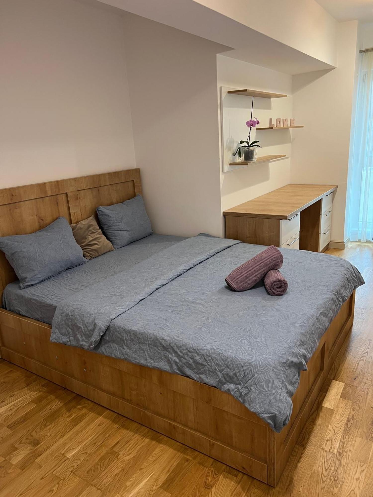 Airport Flyhub Chic Apartment Iasi Exterior foto